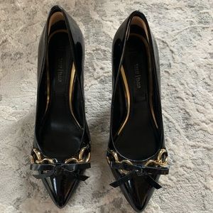 Black heels with gold accent